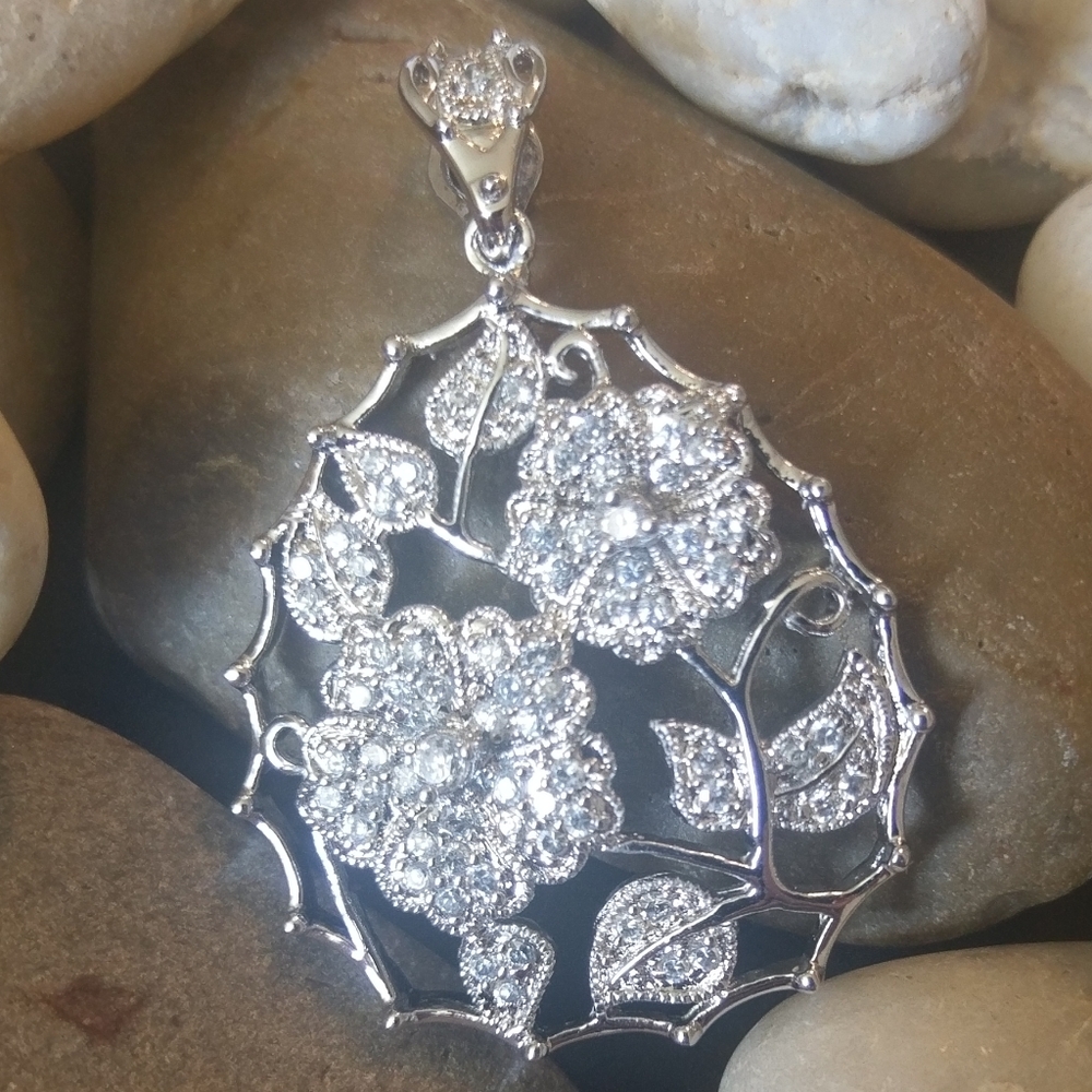 Sliver Flower Pendant